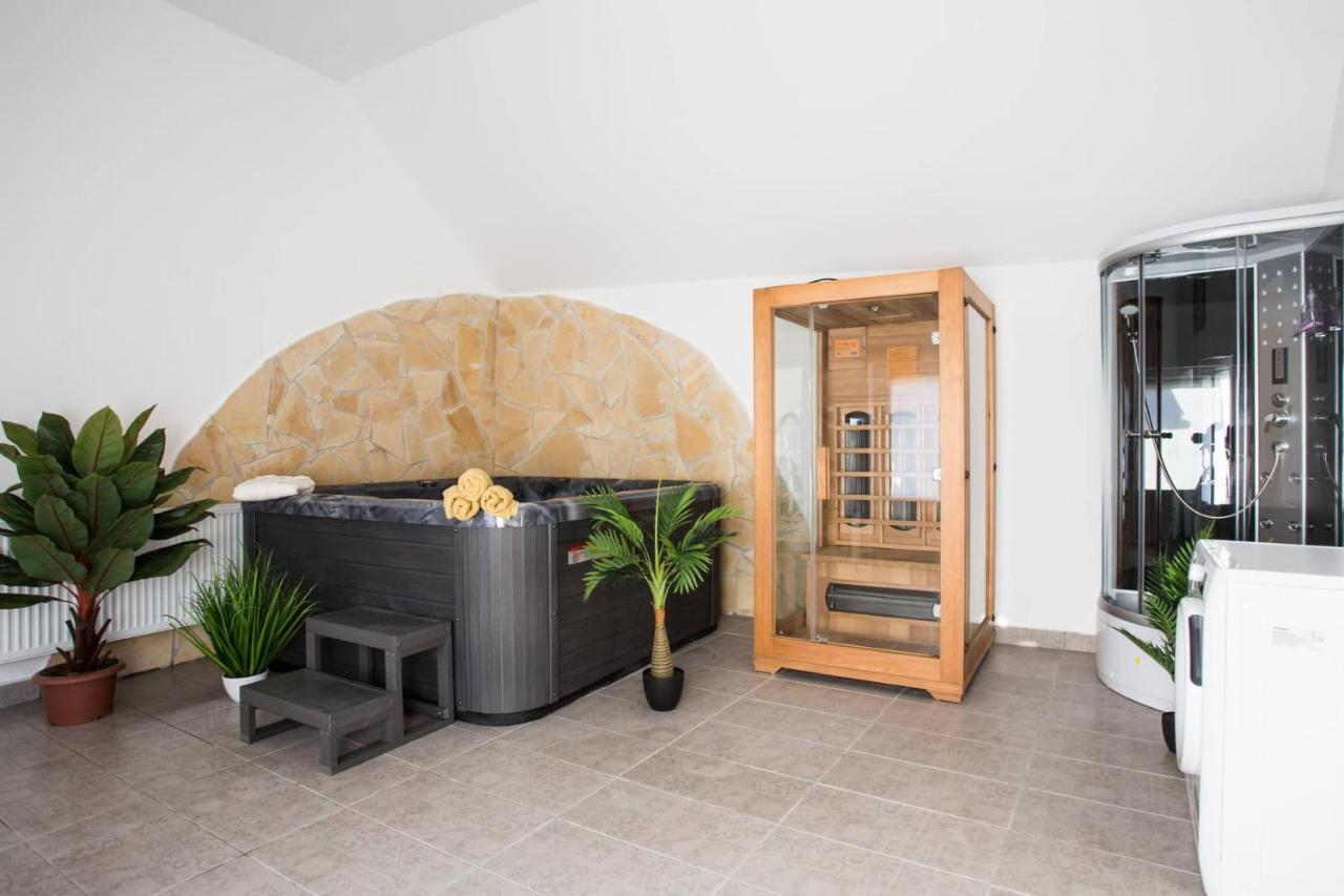 Csigahaz Apartman Pécs Buitenkant foto