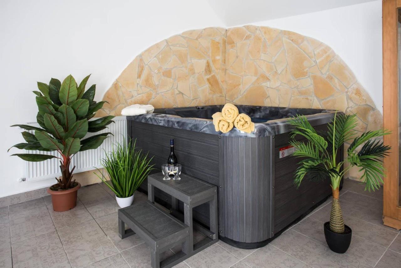 Csigahaz Apartman Pécs Buitenkant foto